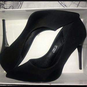 Black suede heels 👠